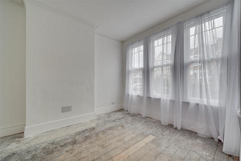 2 bedroom maisonette for sale, Cedar Road, London