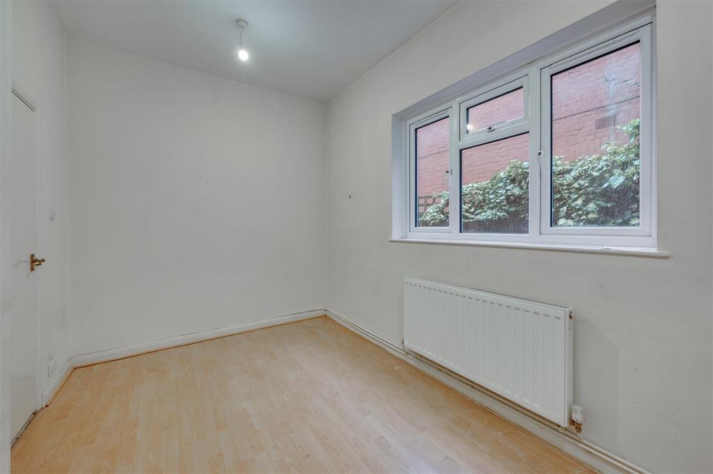 Daniels Cedar Road, NW2 008.jpg