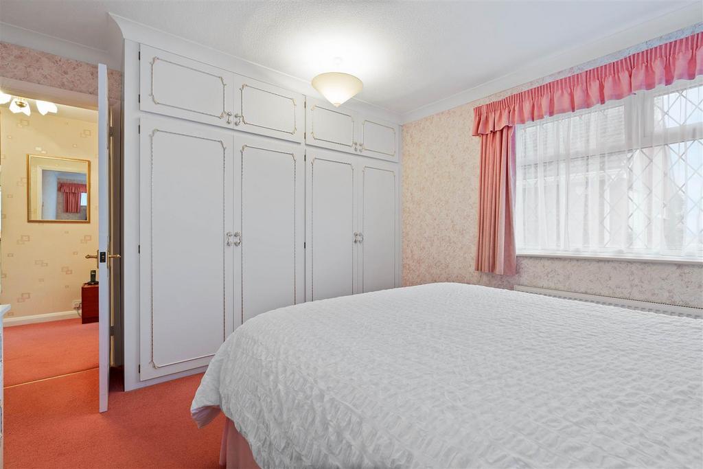 Bedrom 1.jpg