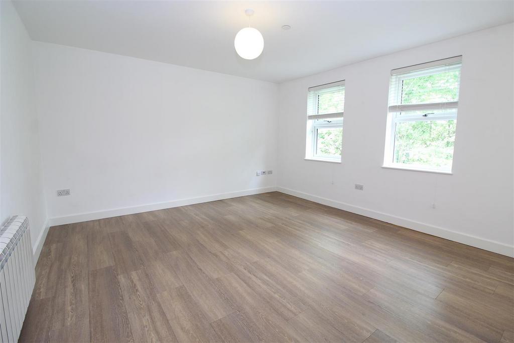 014 Porters Wood House Living Area New 3.JPG