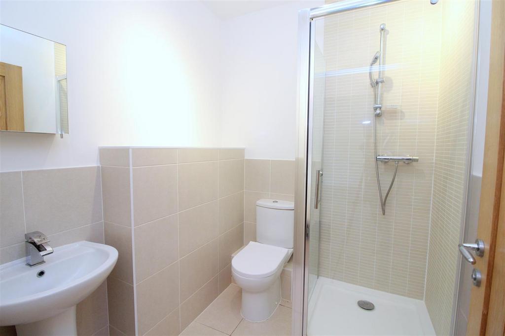 014 Porters Wood House Bathroom New.JPG