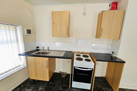 5 bedroom block of apartments for sale, 10% Gross Yield: High-Performance Freehold Block in L9