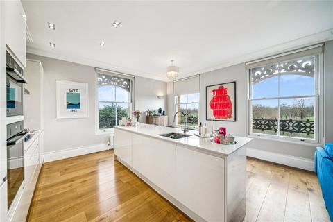 2 bedroom apartment for sale, Clapham Common North Side, SW4