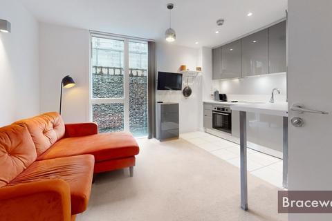 Studio to rent, Chadwell Lane, London N8