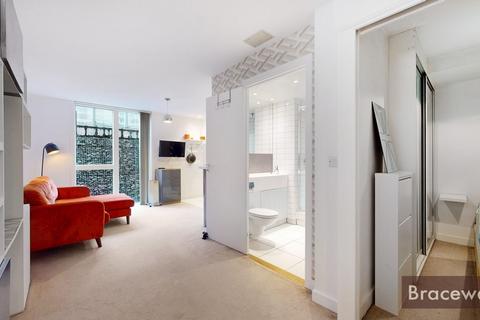 Studio to rent, Chadwell Lane, London N8
