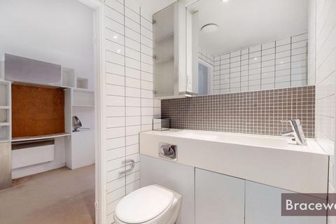 Studio to rent, Chadwell Lane, London N8