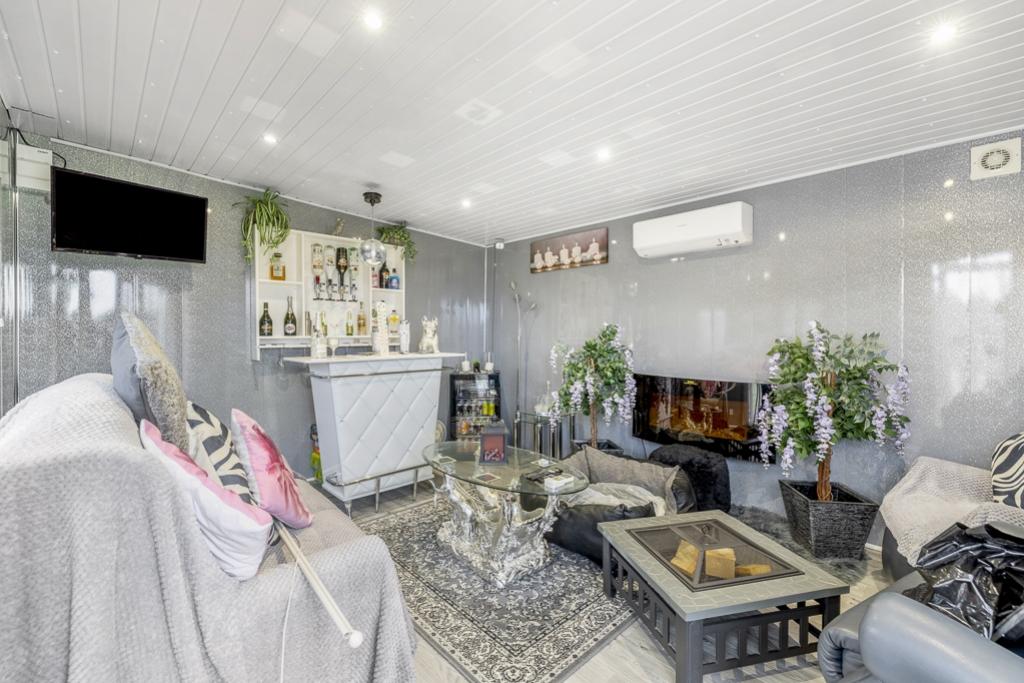 3 Newlands Road (Surfleet)-17
