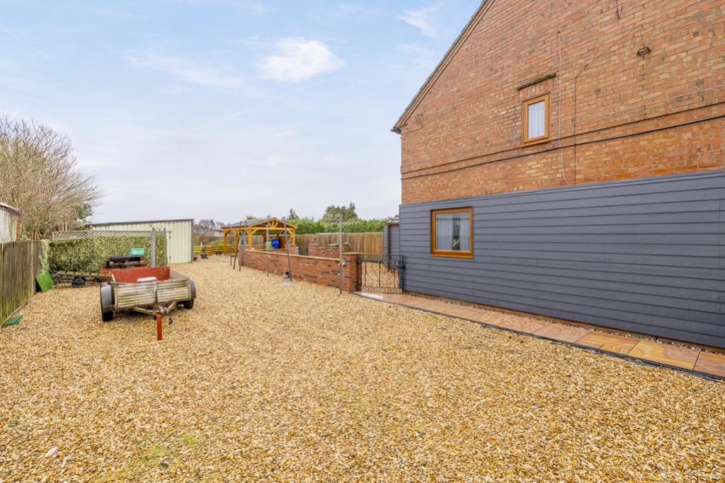 3 Newlands Road (Surfleet)-11