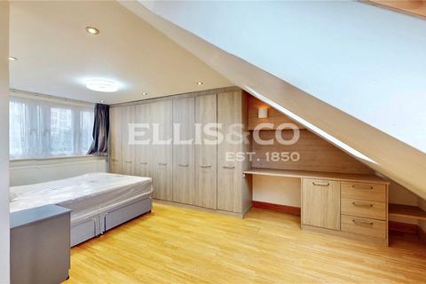 4 bedroom semi-detached house to rent, Greenway Close, London, NW9