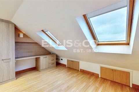 4 bedroom semi-detached house to rent, Greenway Close, London, NW9