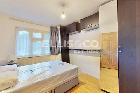 4 bedroom semi-detached house to rent, Greenway Close, London, NW9