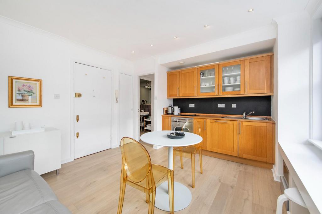 KITCHEN 1.jpg