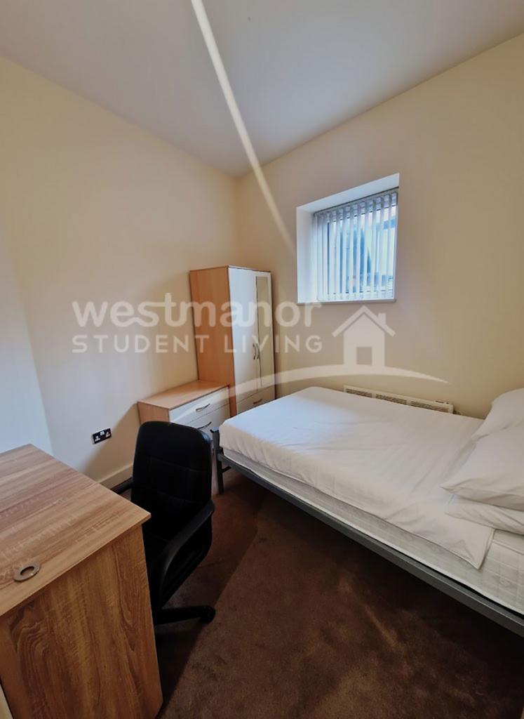 Flat 6 room 2