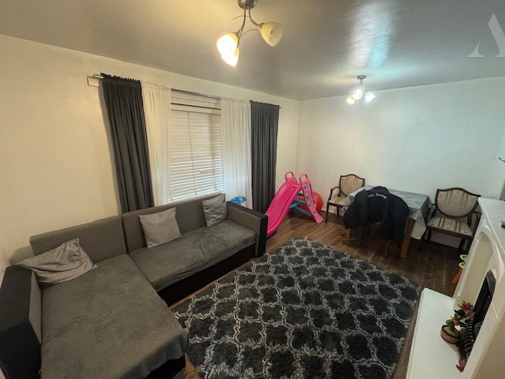 5 Gilpin Close lounge.jpeg
