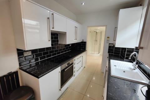 4 bedroom house share to rent, WARWARDS LANE