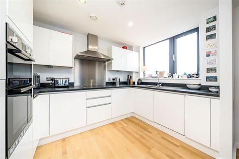2 bedroom flat for sale, Parkside Avenue, London SE10