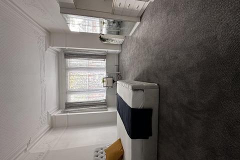 1 bedroom flat to rent, Walm Lane