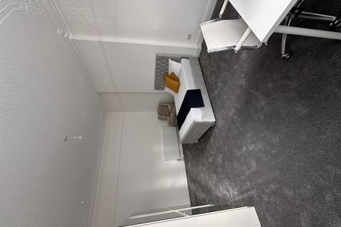1 bedroom flat to rent, Walm Lane
