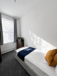 1 bedroom flat to rent, Walm Lane