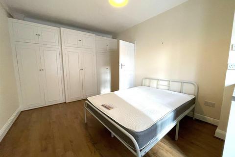 Studio to rent, Grove End Road, St John's Wood, NW8