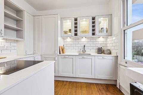 2 bedroom flat to rent, Grosvenor Road, London W4