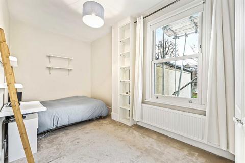 2 bedroom flat to rent, Grosvenor Road, London W4