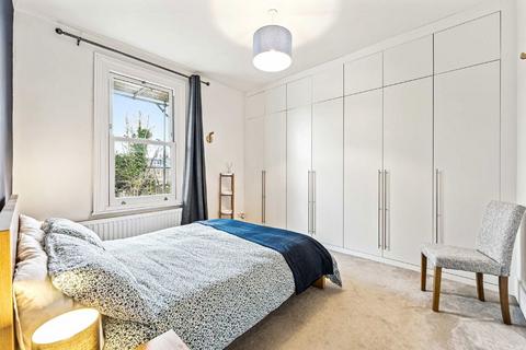 2 bedroom flat to rent, Grosvenor Road, London W4
