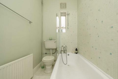 Studio to rent, Charleville Road, London W14