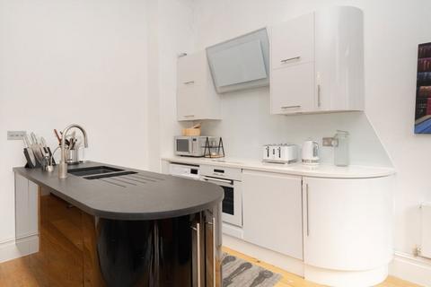 2 bedroom flat to rent, Lexham Gardens, London W8