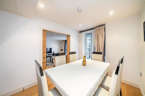3 bedroom flat to rent, Lensbury Avenue, London SW6