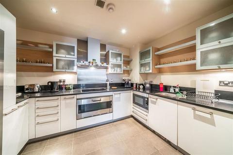 3 bedroom flat to rent, Lensbury Avenue, London SW6