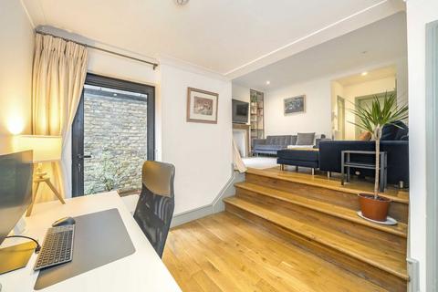 2 bedroom flat for sale, Culmstock Road, London SW11