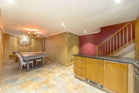 2 bedroom flat for sale, Culmstock Road, London SW11