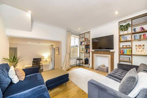 2 bedroom flat for sale, Culmstock Road, London SW11