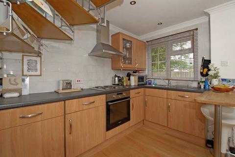 1 bedroom terraced house to rent, St. Peter's Close, London SW17