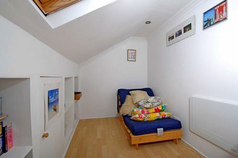 1 bedroom terraced house to rent, St. Peter's Close, London SW17