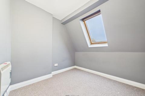 2 bedroom flat to rent, Eastney Road, Charlie Hurdles, PO4