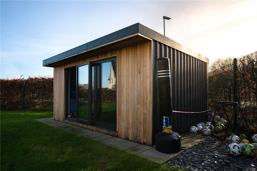 Garden Office/Bar