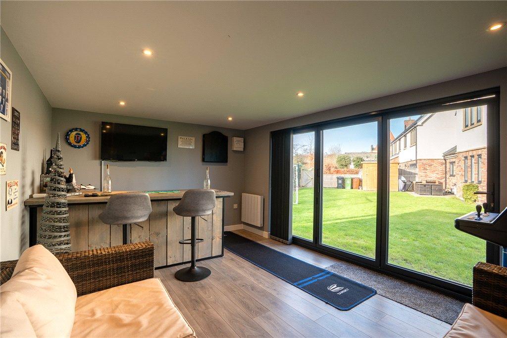 Garden Office/Bar