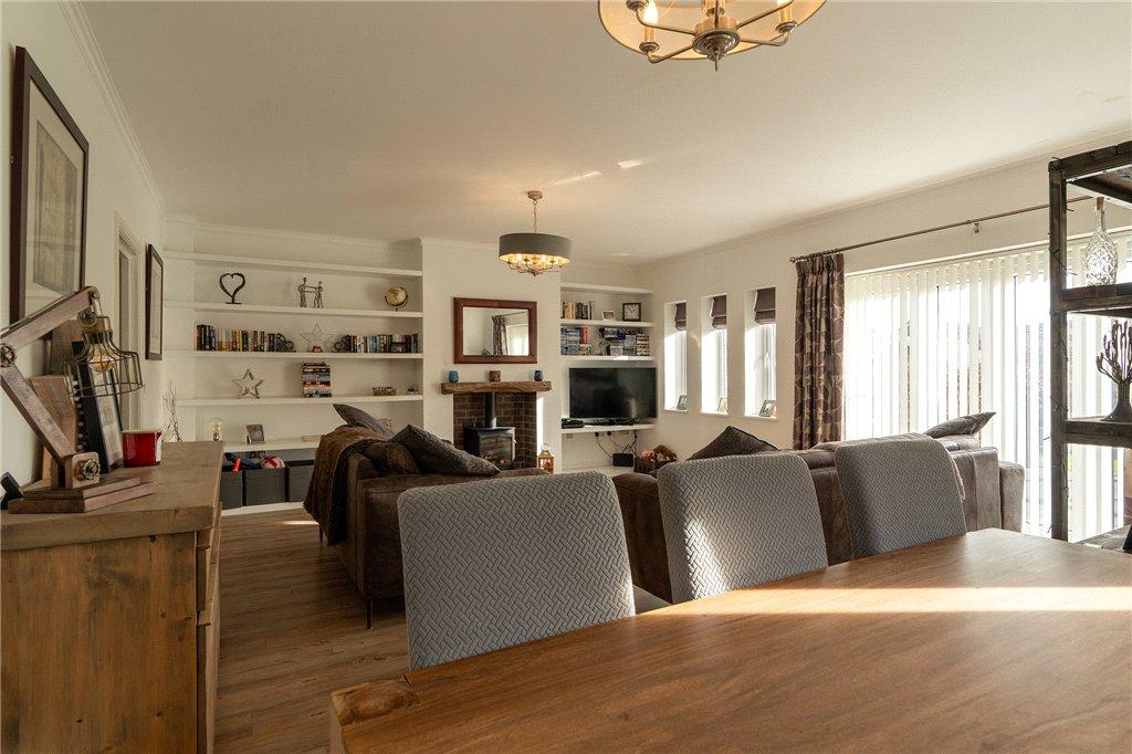 Sitting/Dining Room