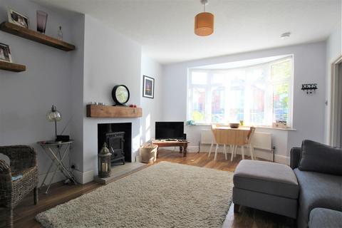 3 bedroom semi-detached house to rent, St. Peters Avenue, Rushden