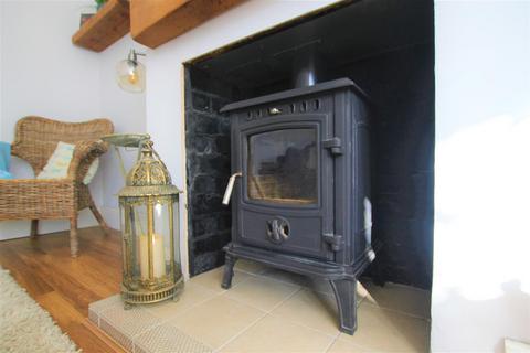 3 bedroom semi-detached house to rent, St. Peters Avenue, Rushden