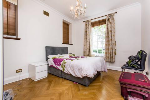 2 bedroom flat to rent, Avenue Road, Swiss Cottage, London, NW8