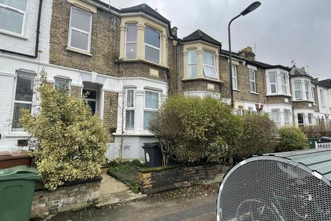 3 bedroom flat to rent, Newport Road, Leyton E10