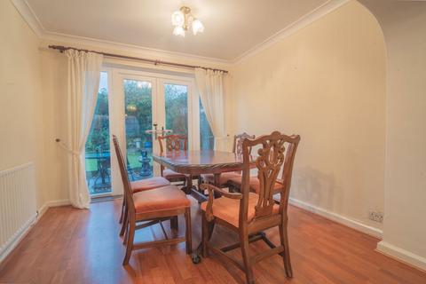 3 bedroom terraced house for sale, Navenby Close, Solihull B90