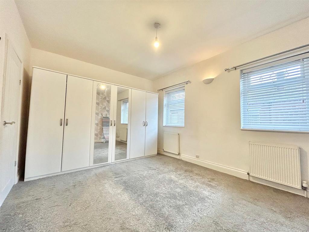 Bedroom 1.jpg
