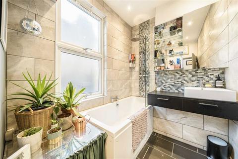 2 bedroom flat for sale, Railton Road, London SE24
