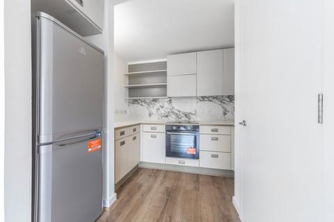 1 bedroom flat to rent, Deals Gateway, London SE13