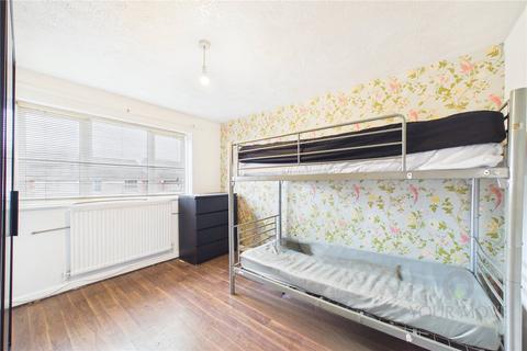 3 bedroom semi-detached house to rent, Meltham Close, Northampton NN3