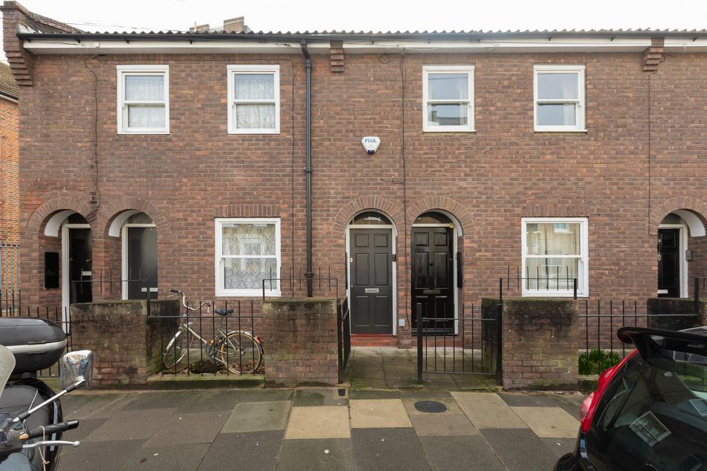 325390 - RF-CHISENHALE-RD-02.jpg